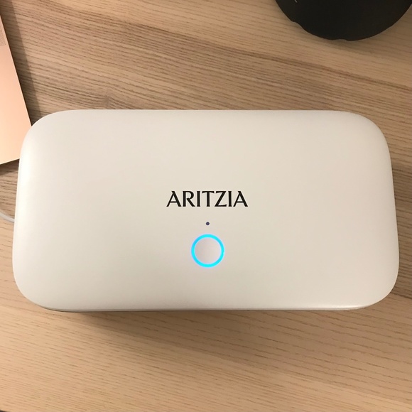 CASETiFY⎜UV Phone Sanitizer⎜White × Aritzia Co-lab - Picture 1 of 10